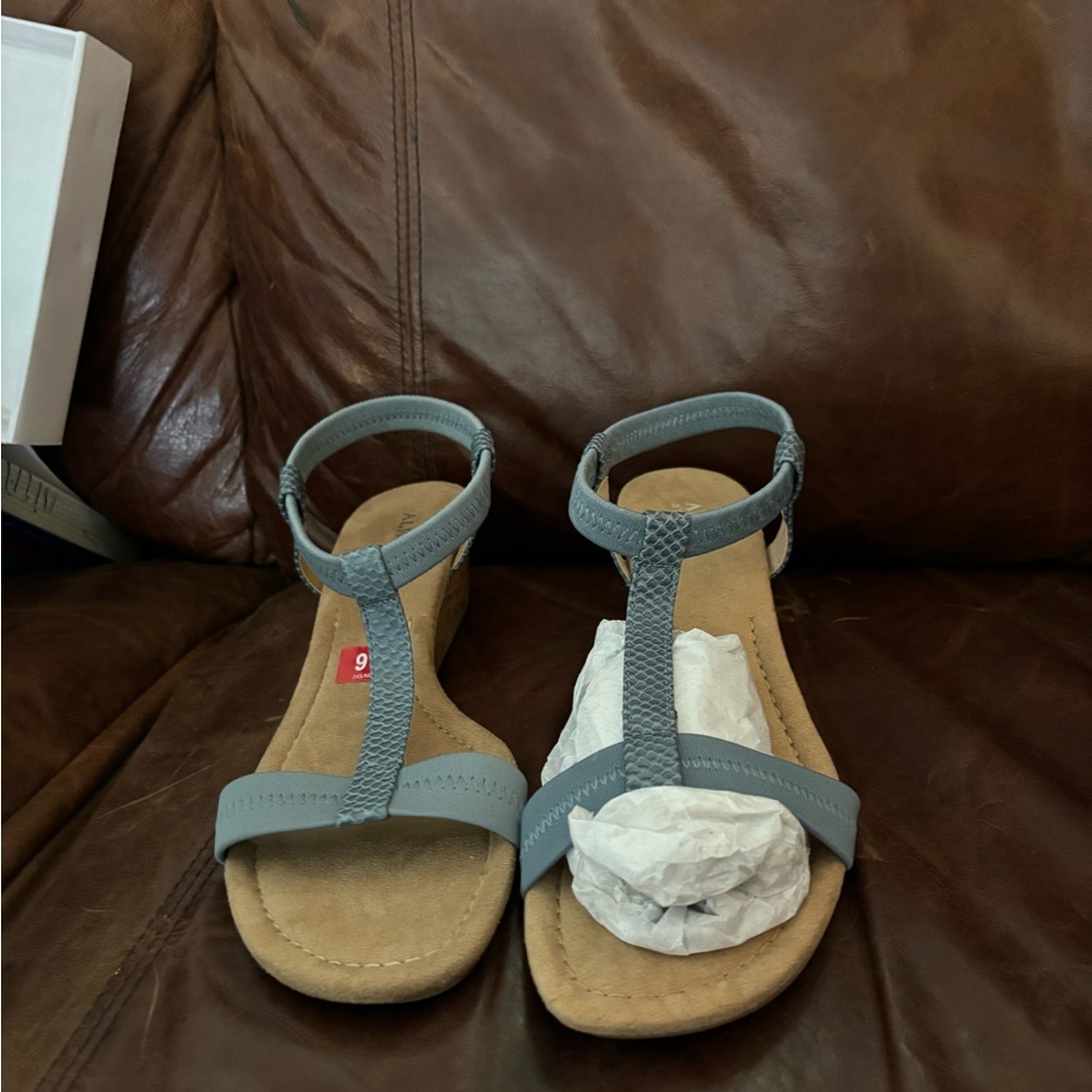 Light Blue/Tan Short Wedges!